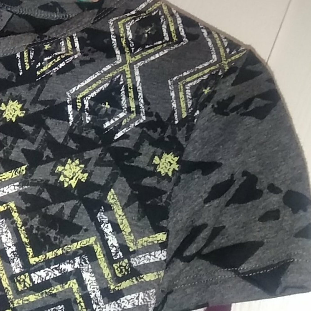Aztec shirt - Picture 5 of 8